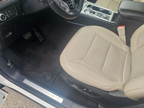 Used 2020 Ford Explorer Limited image 29