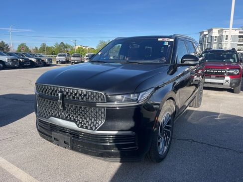 Used 2025 Lincoln Navigator Reserve image 19