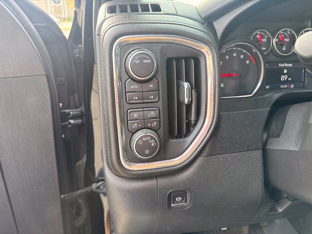 Used 2021 Chevrolet Silverado 1500 LT Trail Boss w/ LPO, Dark Essentials Package AWD/4WD image 17