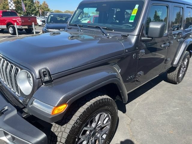Used 2025 Jeep Wrangler Unlimited Sahara AWD/4WD image 2