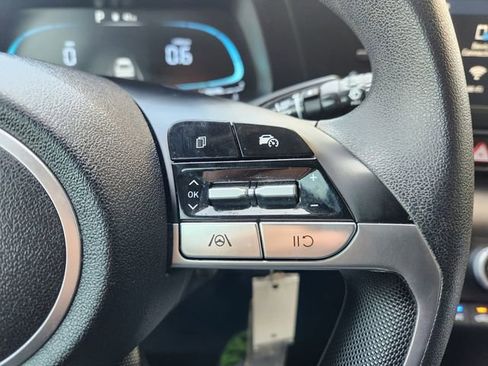 Used 2025 Hyundai Elantra SE image 28