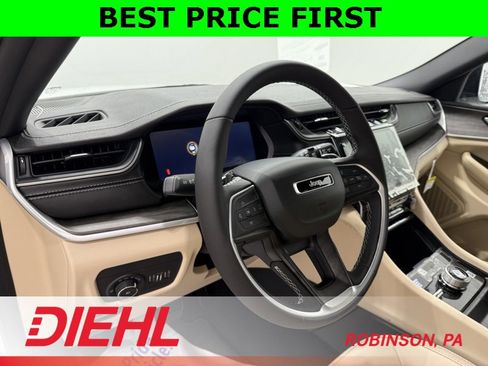 New 2025 Jeep Grand Cherokee Limited w/ Black Appearance Package image 22