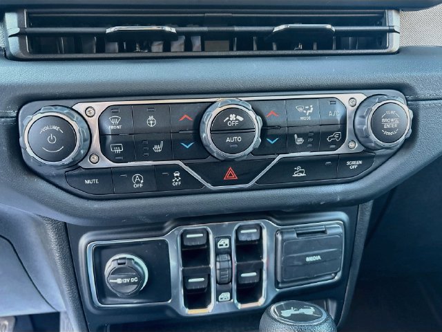 Used 2024 Jeep Wrangler Unlimited Sahara AWD/4WD image 17