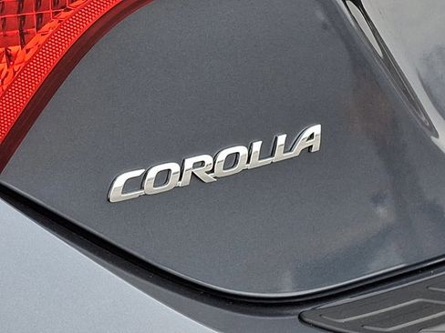 Used 2015 Toyota Corolla LE image 31