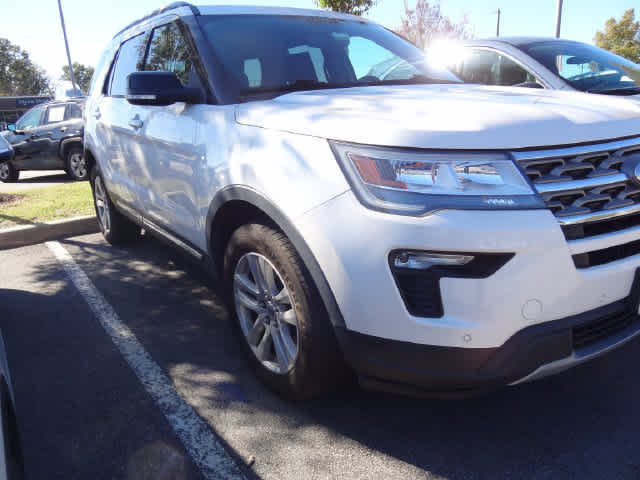 Used 2018 Ford Explorer XLT w/ Equipment Group 202A AWD/4WD image 2