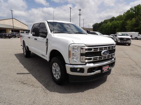 Used 2024 Ford F250 XLT w/ FX4 Off-Road Package AWD/4WD image 11