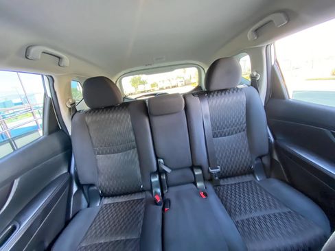 Used 2018 Nissan Rogue SV w/ Premium Package FWD image 8