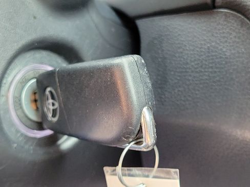 Used 2022 Toyota RAV4 LE AWD/4WD image 28
