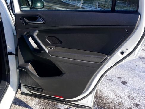 Used 2018 Volkswagen Tiguan SE image 22