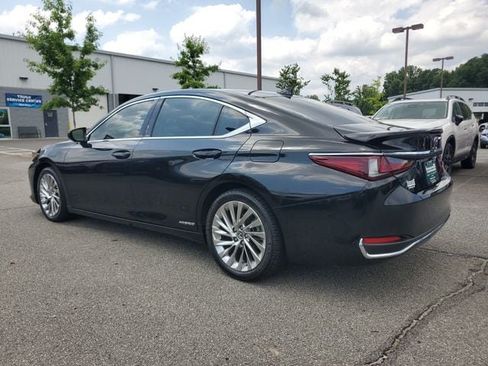 Used 2021 Lexus ES 300h Ultra Luxury w/ Accessory Package FWD image 4