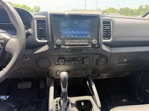 Used 2024 Nissan Frontier SL w/ Technology Package RWD image 42