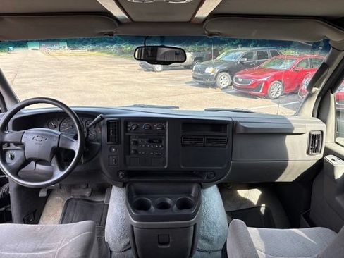 Used 2005 Chevrolet Express 1500 RWD image 7
