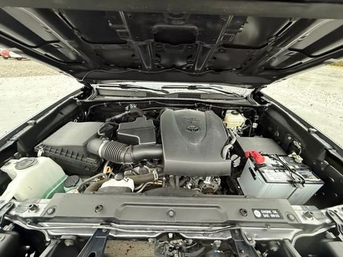 Used 2018 Toyota Tacoma TRD Off-Road image 28