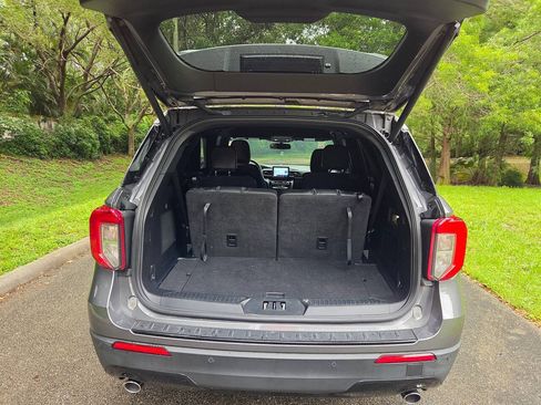 Used 2022 Ford Explorer ST-Line RWD image 18