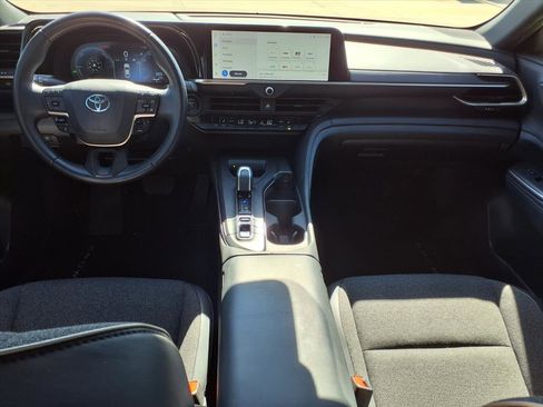 Used 2023 Toyota Crown XLE image 13
