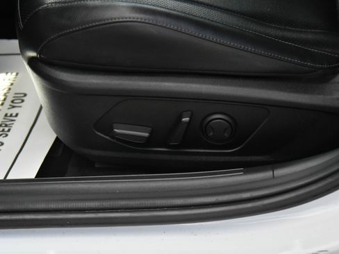 Used 2025 Hyundai Elantra Limited image 17