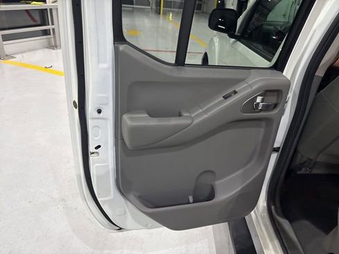 Used 2021 Nissan Frontier SV w/ Midnight Edition Floor Mats AWD/4WD image 22