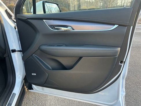 Used 2025 Cadillac XT6 Luxury image 60