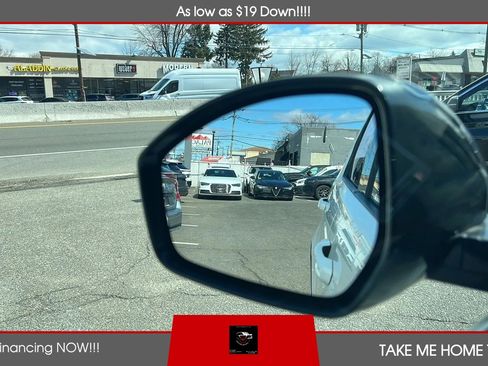 Used 2016 Land Rover Discovery Sport SE image 18