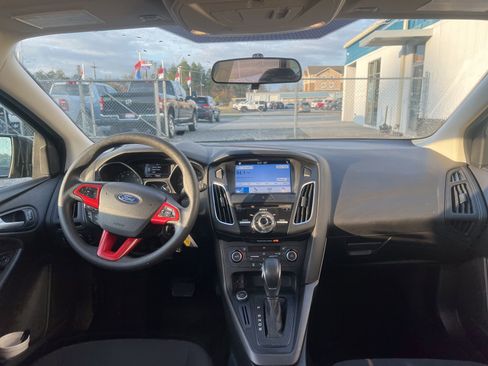 Used 2017 Ford Focus SEL image 9