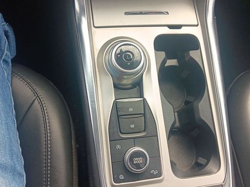 Used 2023 Ford Explorer XLT w/ Equipment Group 202A AWD/4WD image 17