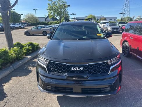 Used 2023 Kia Sorento EX image 2