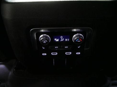 Used 2024 GMC Yukon Denali w/ Advanced Technology Package AWD/4WD image 21