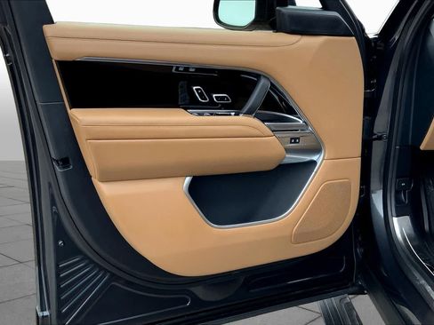 New 2025 Land Rover Range Rover Long Wheelbase SE AWD/4WD image 10