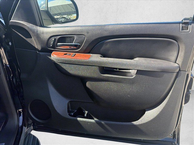 Used 2014 Chevrolet Suburban LTZ RWD image 27
