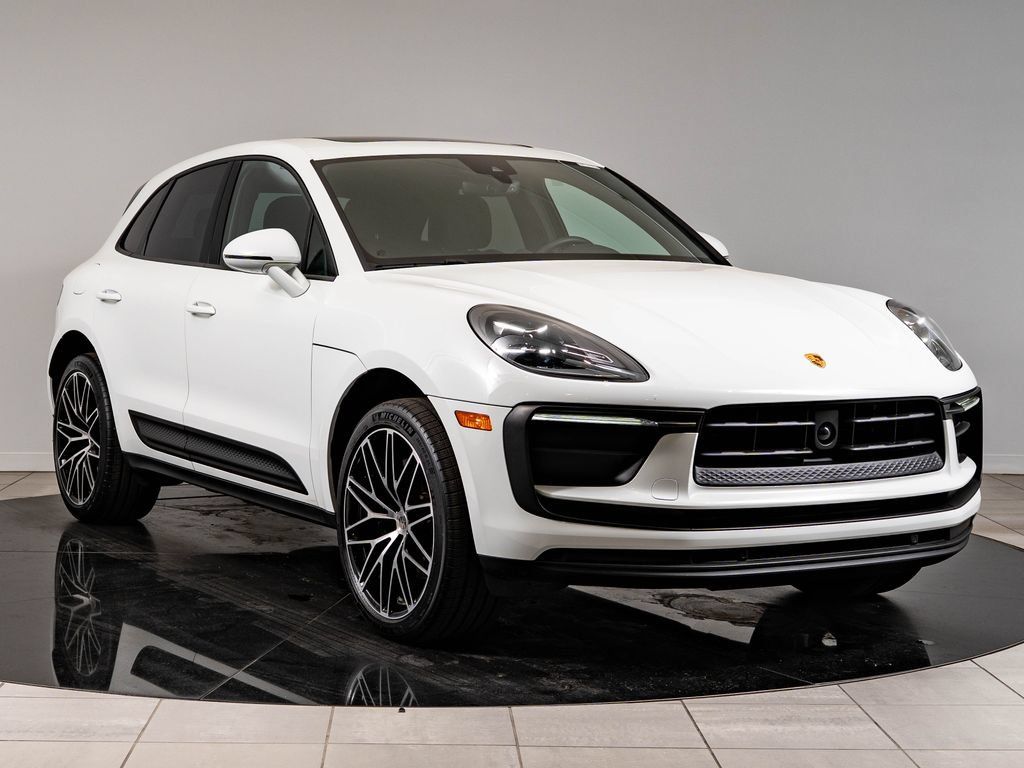Certified 2026 Porsche Macan AWD/4WD image 10