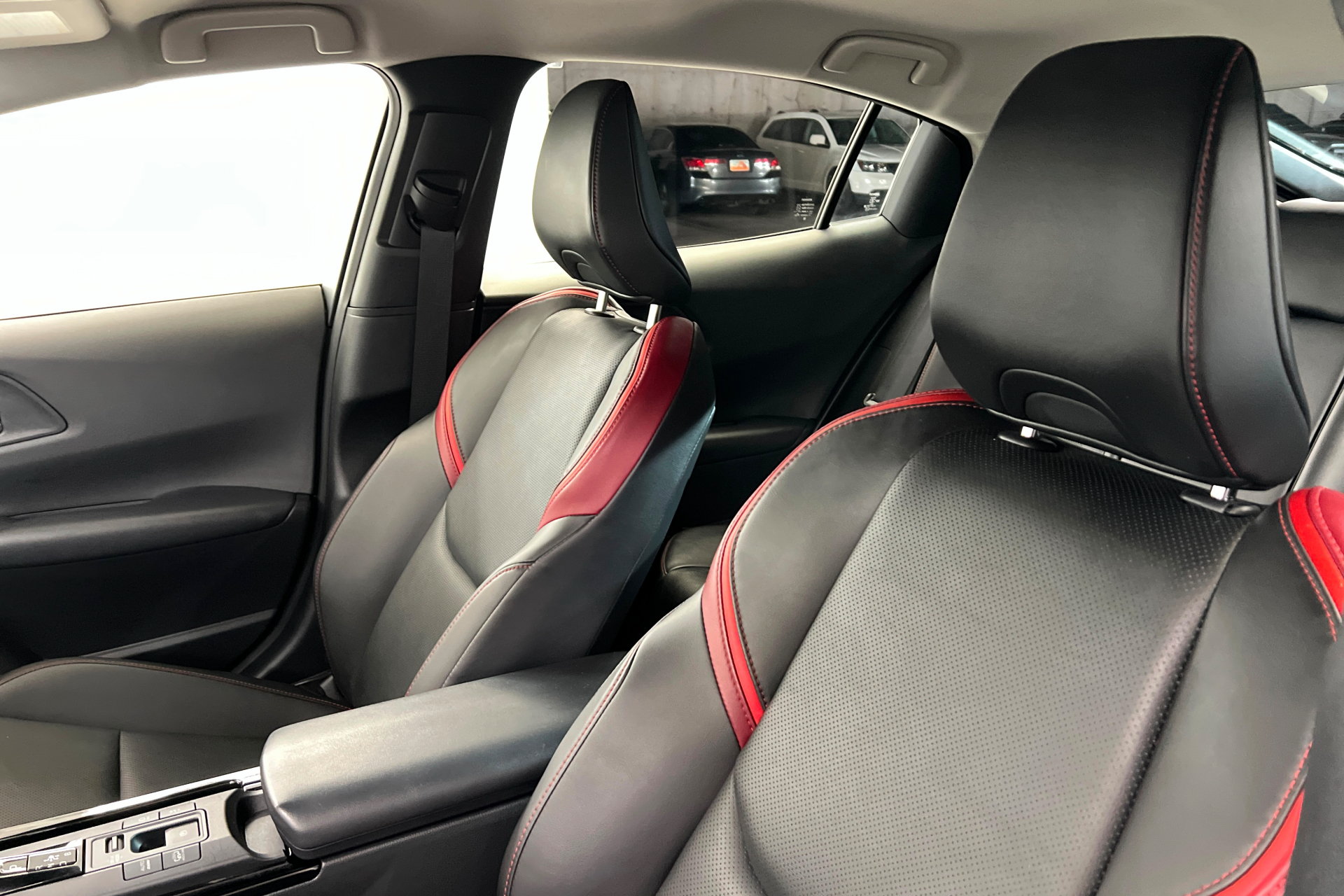 Certified 2025 Toyota Prius Plug-In Hybrid FWD image 17