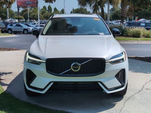Used 2025 Volvo XC60 T8 Ultra w/ Protection Package Premier AWD/4WD image 3