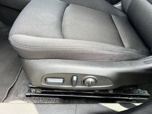 Used 2025 Chevrolet Malibu LT FWD image 21