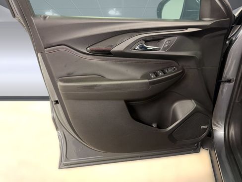 Used 2021 Chevrolet TrailBlazer RS w/ Technology Package FWD image 12