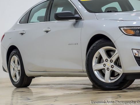 Used 2022 Chevrolet Malibu LS FWD image 4