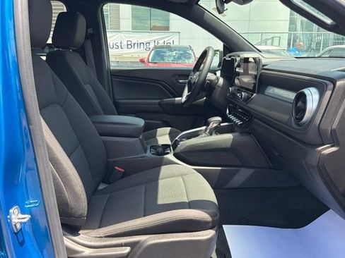 Used 2023 Chevrolet Colorado LT AWD/4WD image 30