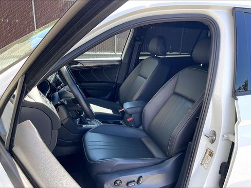Certified 2023 Volkswagen Tiguan SE R-Line FWD image 23