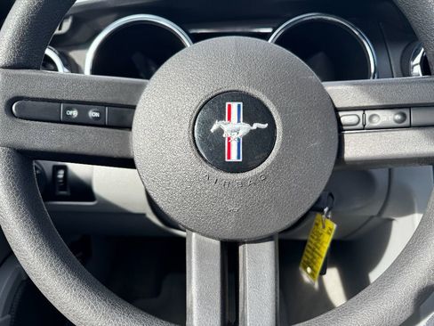 Used 2005 Ford Mustang Convertible image 29