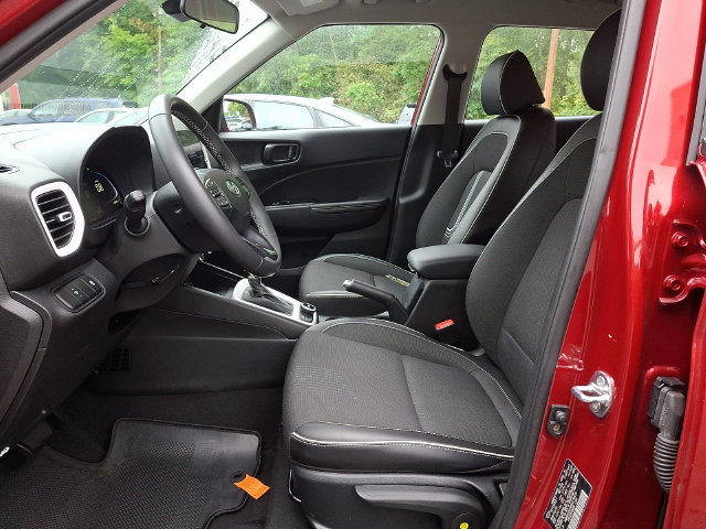Used 2024 Hyundai Venue Limited FWD image 14