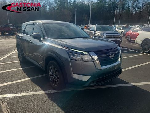 Used 2022 Nissan Pathfinder S image 3
