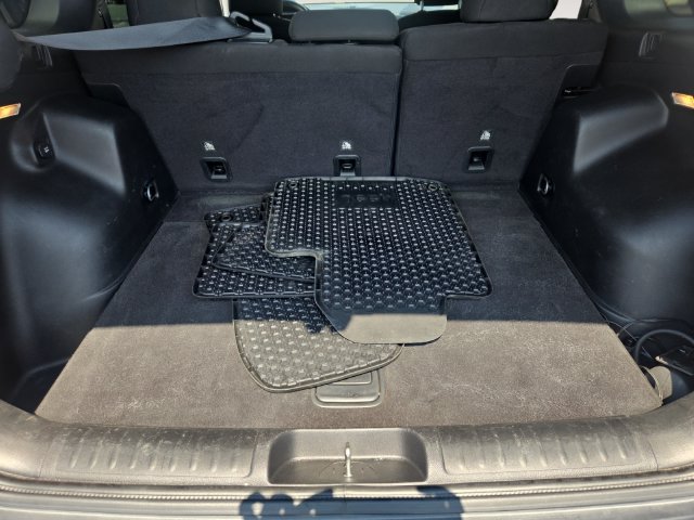 Used 2019 Jeep Cherokee Latitude w/ Cold Weather Group AWD/4WD image 32