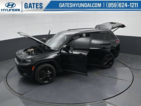 Used 2023 Jeep Grand Cherokee Altitude AWD/4WD image 59