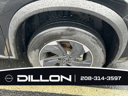 Used 2025 Nissan Rogue SV AWD/4WD image 24