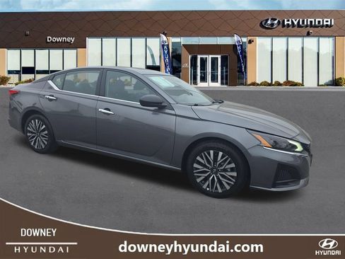 Used 2025 Nissan Altima 2.5 SV FWD image 7