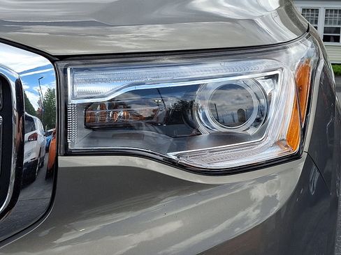 Used 2019 GMC Acadia Denali w/ Technology Package AWD/4WD image 10