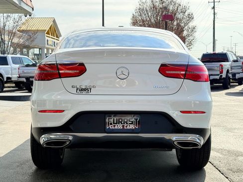 Used 2019 Mercedes-Benz GLC 300 4MATIC Coupe image 4