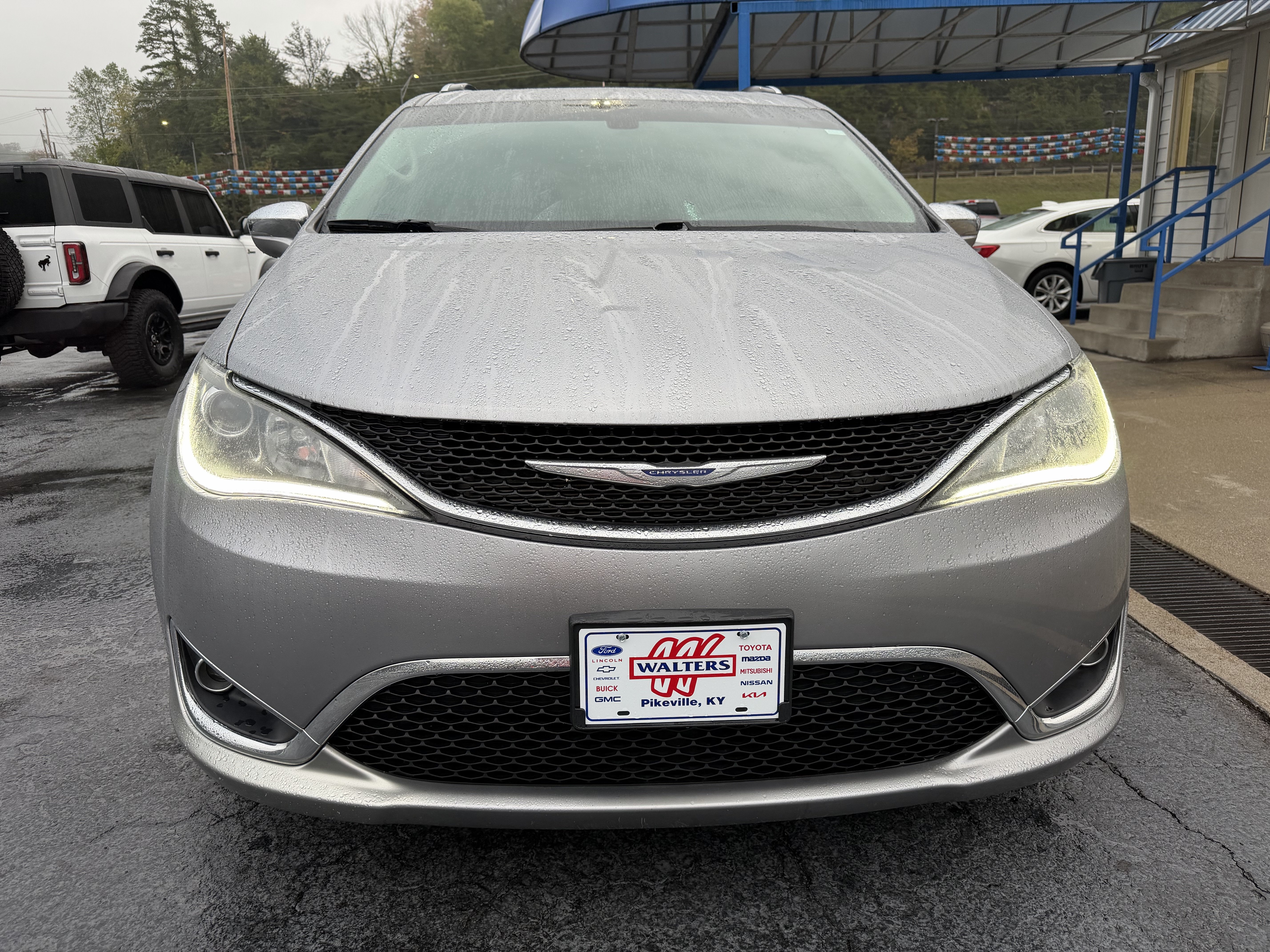 Used 2020 Chrysler Pacifica Limited FWD image 2