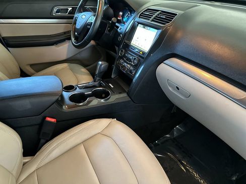 Used 2018 Ford Explorer XLT w/ Equipment Group 202A FWD image 16