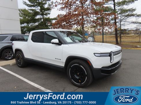 Used 2025 Rivian R1T Adventure image 1