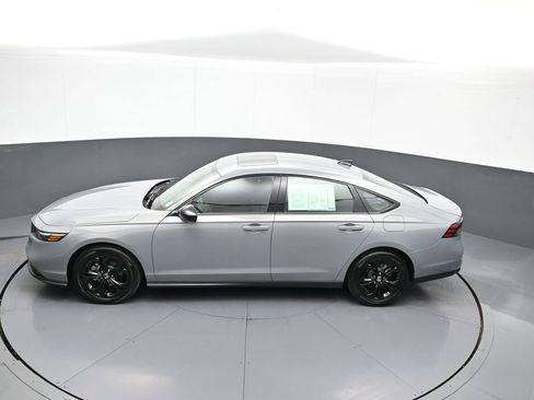 Used 2025 Honda Accord SE image 41